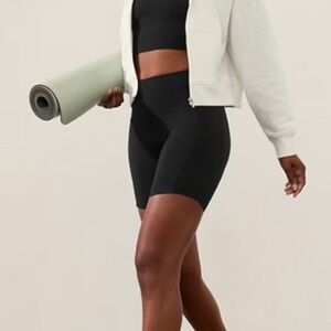 Athleta Salutation Stash Pocket II Bike Shorts 7”